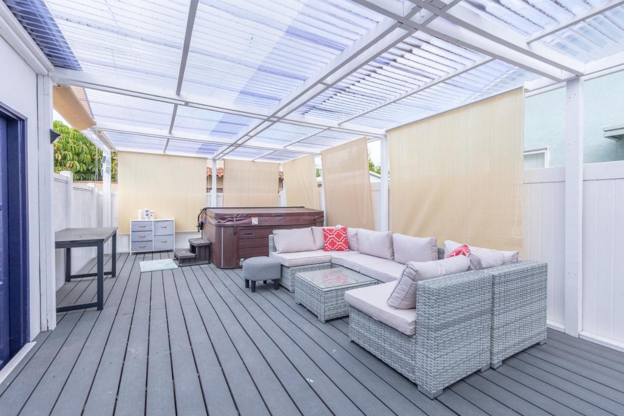Luxury Villa With Hot Tub! Walk To Beach & Bars Long Beach Esterno foto