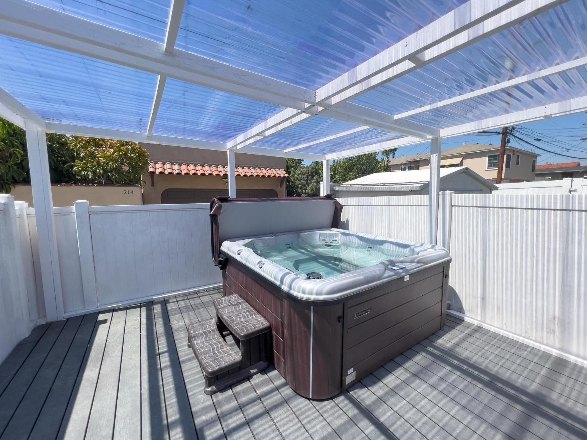 Luxury Villa With Hot Tub! Walk To Beach & Bars Long Beach Esterno foto